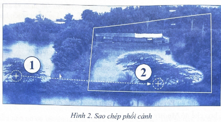 Hãy chọn một bức ảnh và bổ sung thêm một số chi tiết mới phù hợp dựa trên chi tiết đã có, nhằm làm cho nội dung bức ảnh phong phú, sinh động hơn. Ví dụ, trong ảnh ở Hình 2a tại vị trí 2, một cái cây được tạo mới, giống và to hơn một chút cái cây ở vị trí 1, kết quả nhận được như Hình 2b.