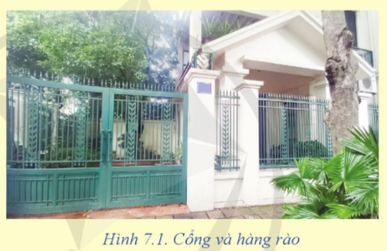 Quan sát cánh cổng, hàng rào trong Hình 7.1 và cho biết chúng được gia công bằng những phương pháp nào?