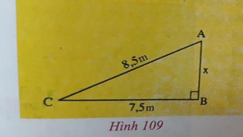 $\bigtriangleup ABC$ vuông tại B.  Áp dụng định lí Py-ta-go, ta có: $AB^2 + BC^2 =  AC^2 \Rightarrow  AB = \sqrt{AC^2 – BC^2} = \sqrt{8,5^2 – 7,5^2} = 4$ (m).