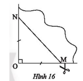 Câu 5. Lấy một tờ giấy gấp làm tư để có một góc vuông như trong Hình 16, dùng kéo cắt theo đường MN sao cho OM = ON. Mở phần giấy cắt được ra ta được một tứ giác. 