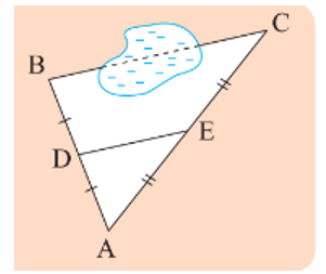  Giữa hai điểm B và C có một hồ nước (xem hình bên). Biết DE = 45 m. Làm thế nào để tính được khoảng cách giữa hai điểm B và C