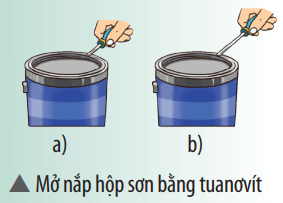 Dùng tuanơvít để mở nắp hộp sơn, Trong trường hợp nào ở hình dưới đây thì mở nắp hộp sơn dễ dàng hơn?